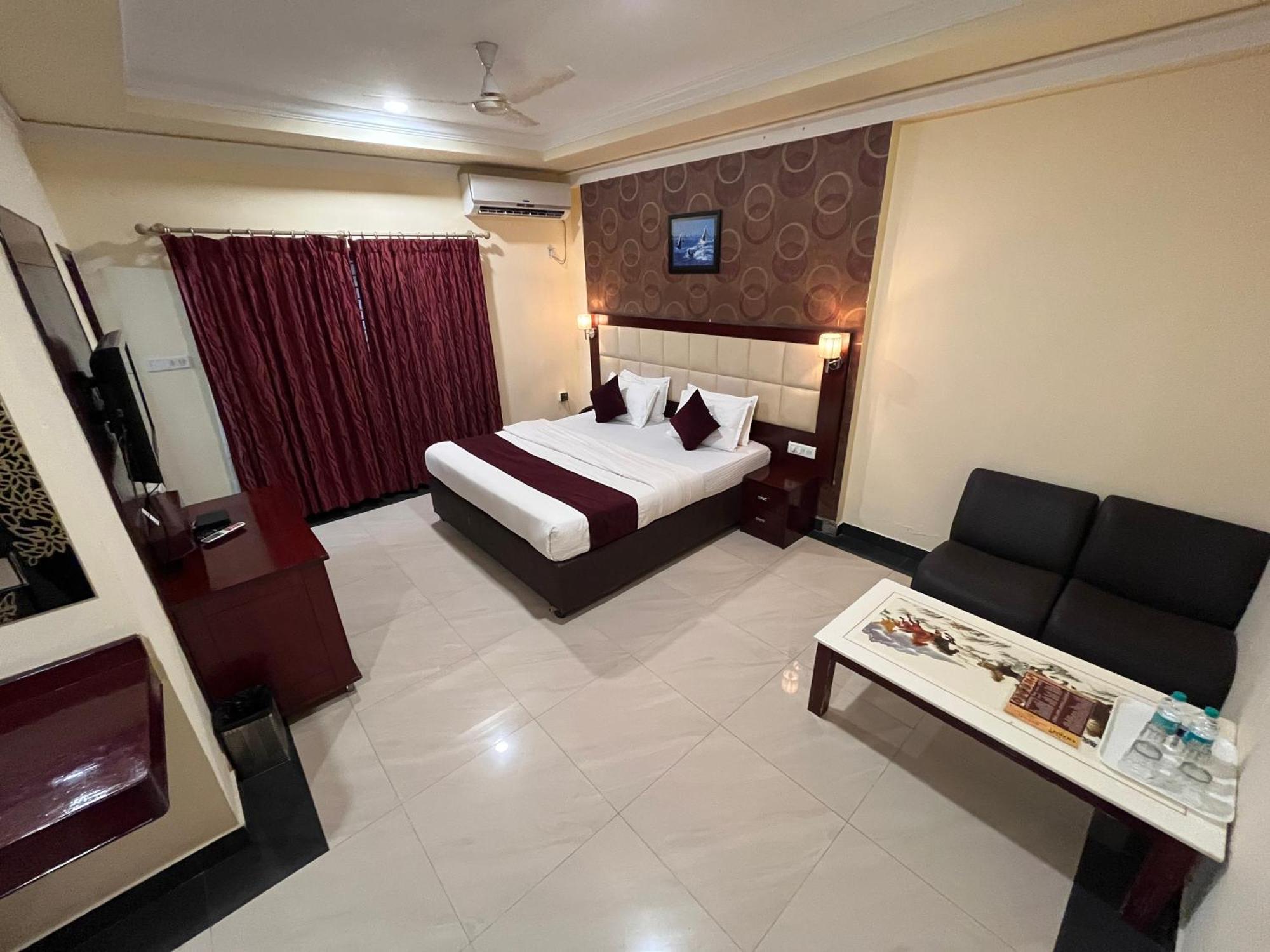 Ananya Comfortss Hospet Exterior photo