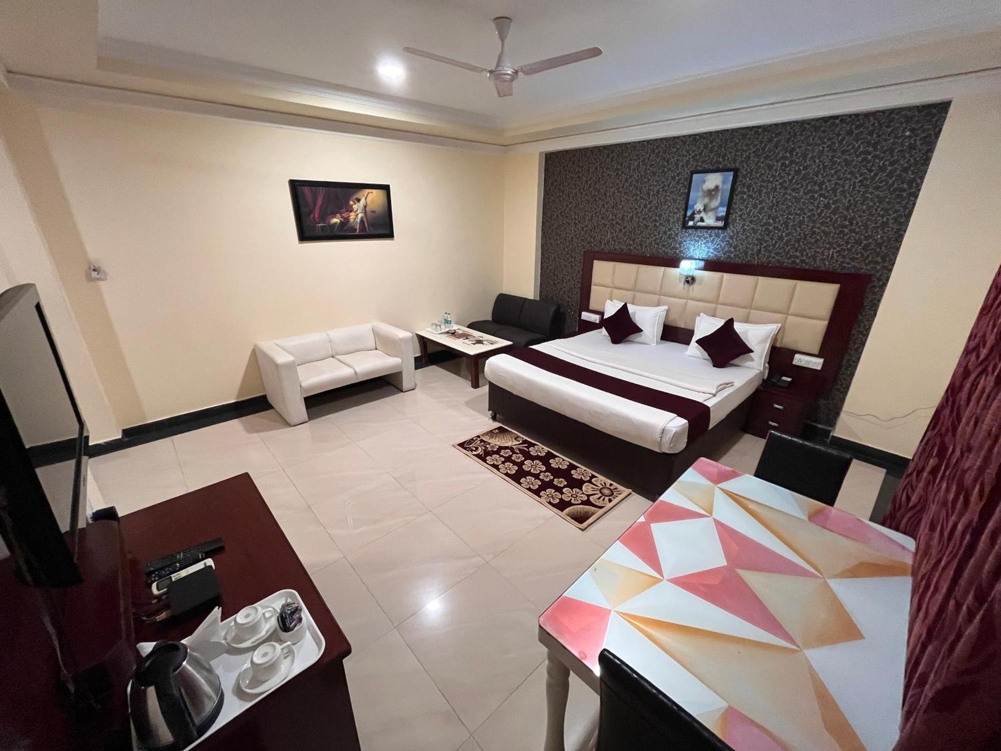 Ananya Comfortss Hospet Exterior photo