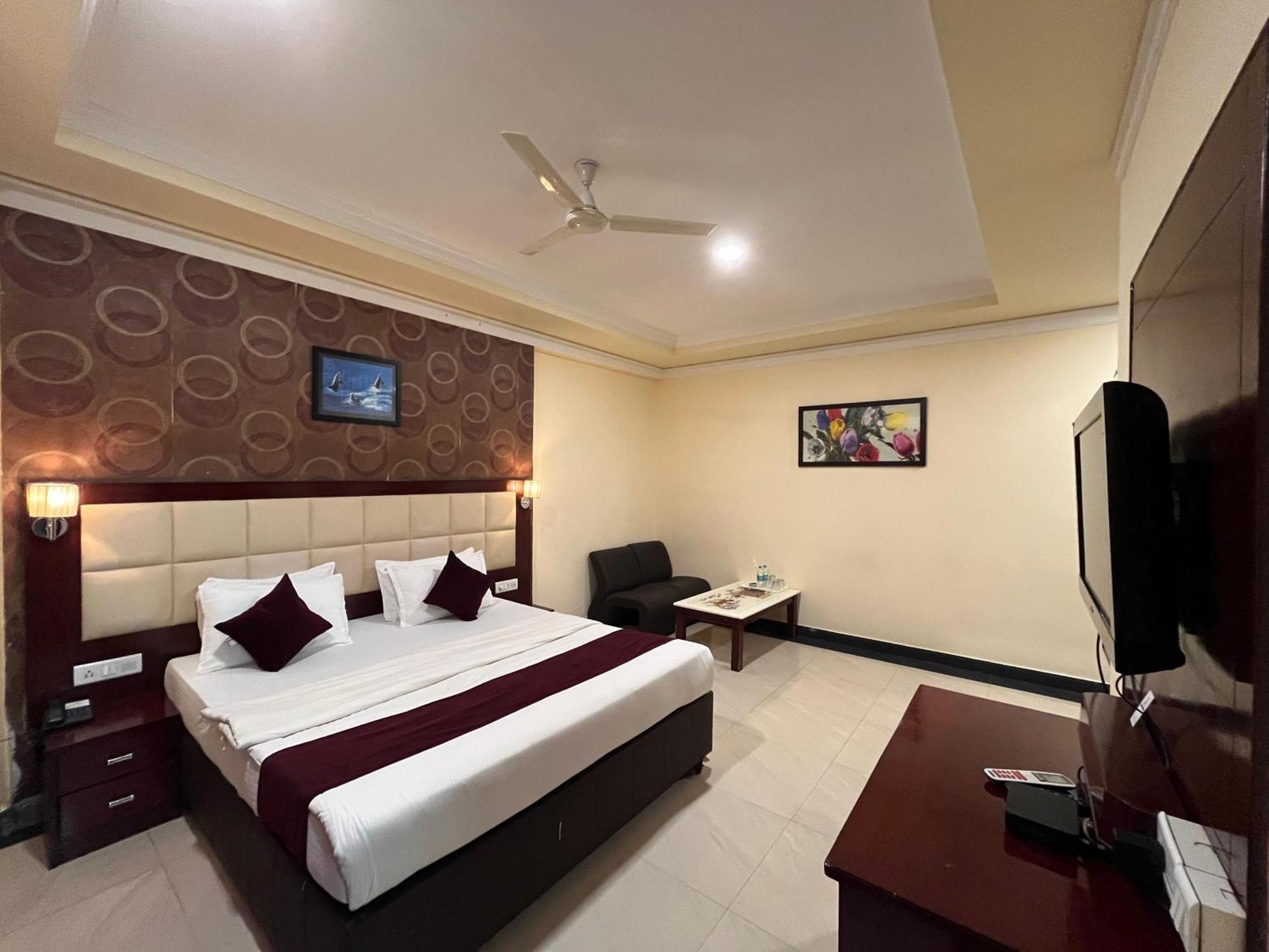 Ananya Comfortss Hospet Exterior photo