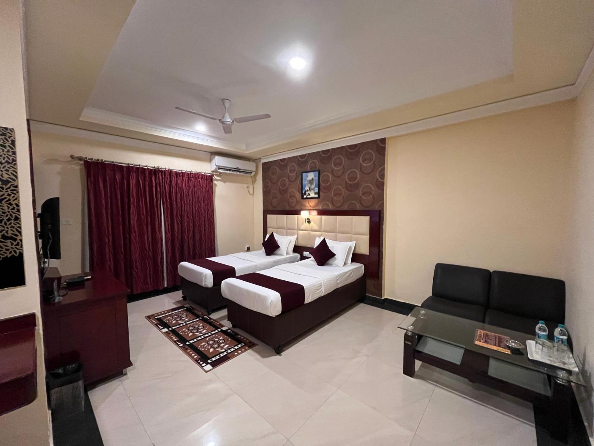 Ananya Comfortss Hospet Exterior photo