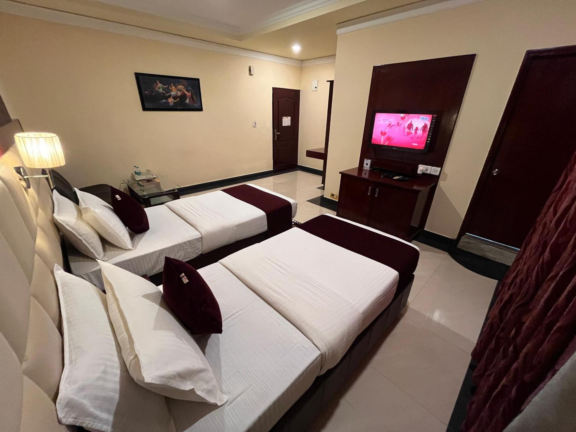 Ananya Comfortss Hospet Exterior photo